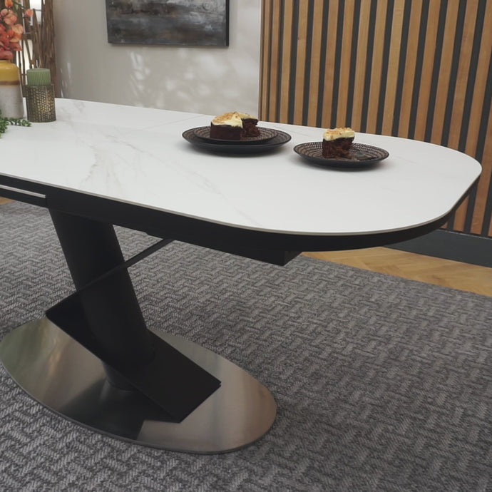 Quatropi Vertex Extendable Dining Table