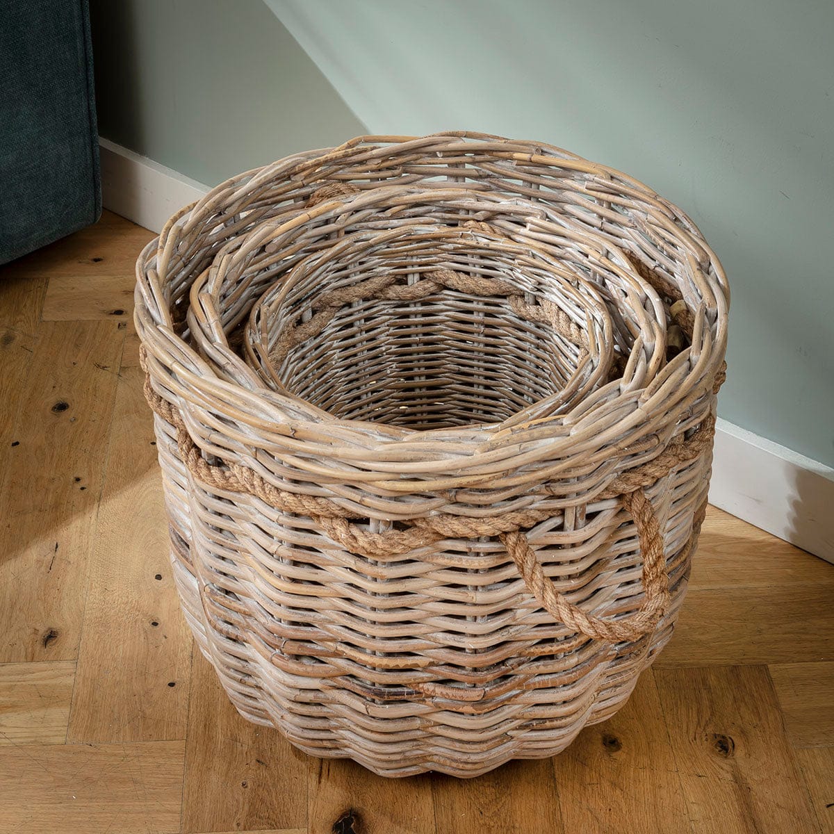 Round Wicker Cotswold Set of 3 Round Grey Wicker Baskets with Rope Handles – Quatropi