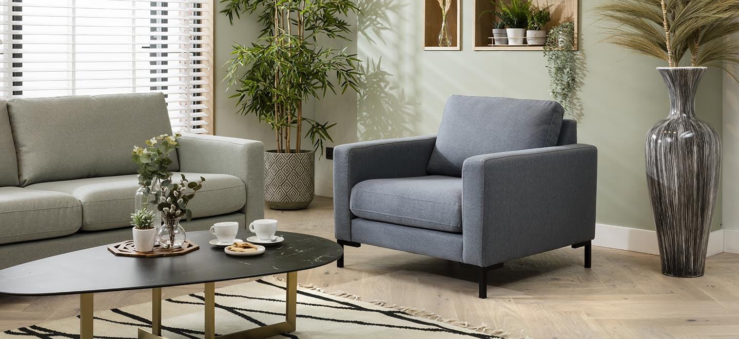 Quatropi Modern Armchair - Metal Legs - Luxury Living Room Chair - Choose Your Fabric
