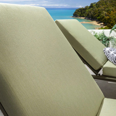 Quatropi Modern Outdoor Garden Lounger Cushioned Sun Lounger Green Aluminium