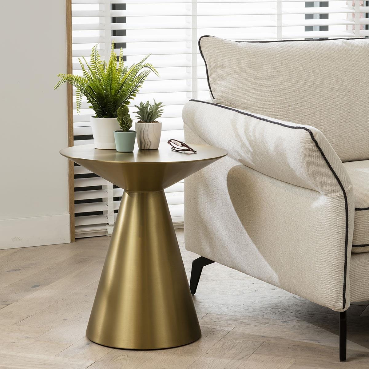 Quatropi Retro-inspired Metal Side Table - Gold Coned Shape Round Accent Lamp Table 50cm