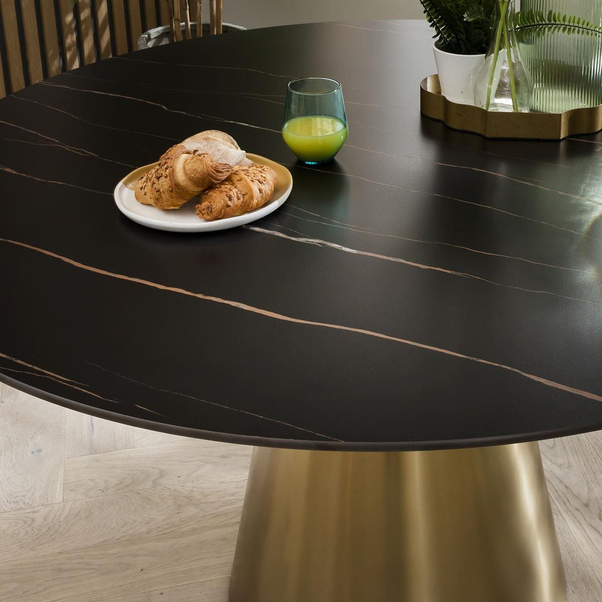 Quatropi Round Dining Table 135cm 4-Seater Luxury Black Ceramic Mable - Metal Pedestal Base